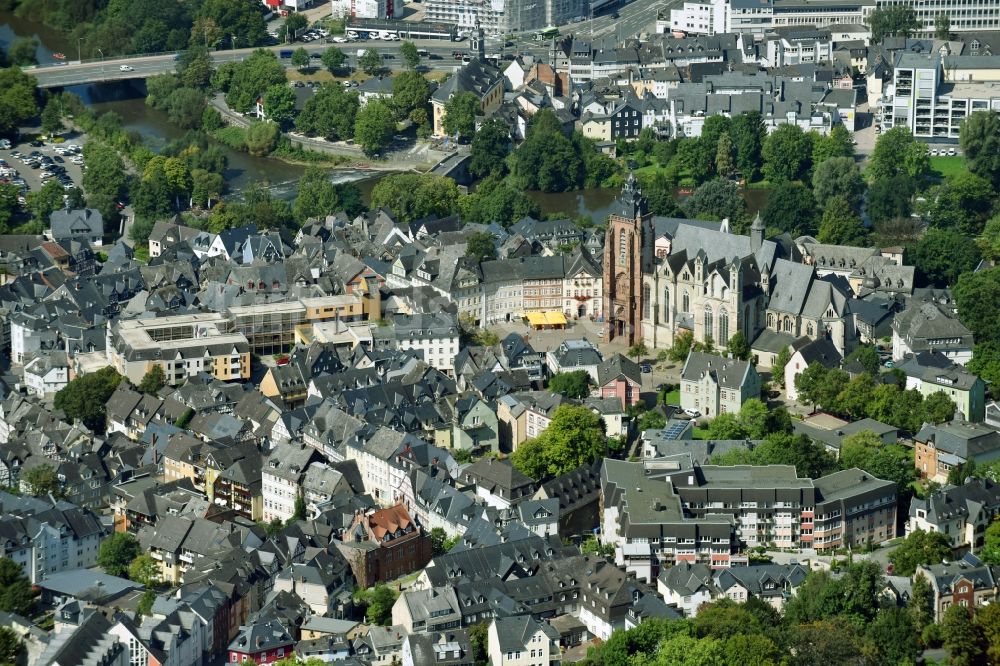 Wetzlar aus der Vogelperspektive: Kirchengebäude Wetzlarer Dom in Wetzlar im Bundesland Hessen, Deutschland