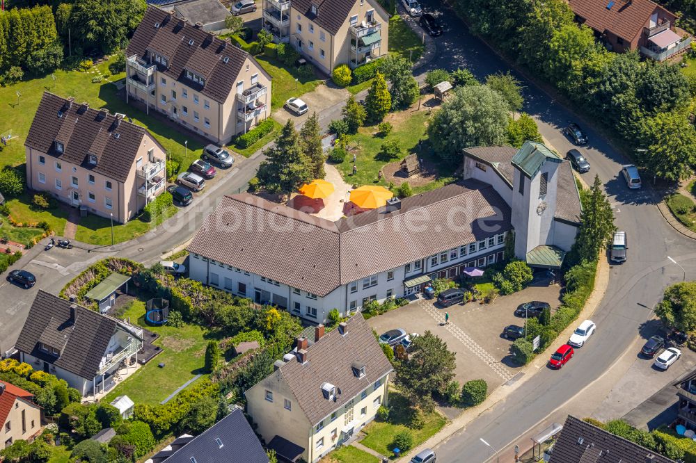 Hattingen von oben - Kirchengebäude Wichernkirche in Hattingen im Bundesland Nordrhein-Westfalen, Deutschland