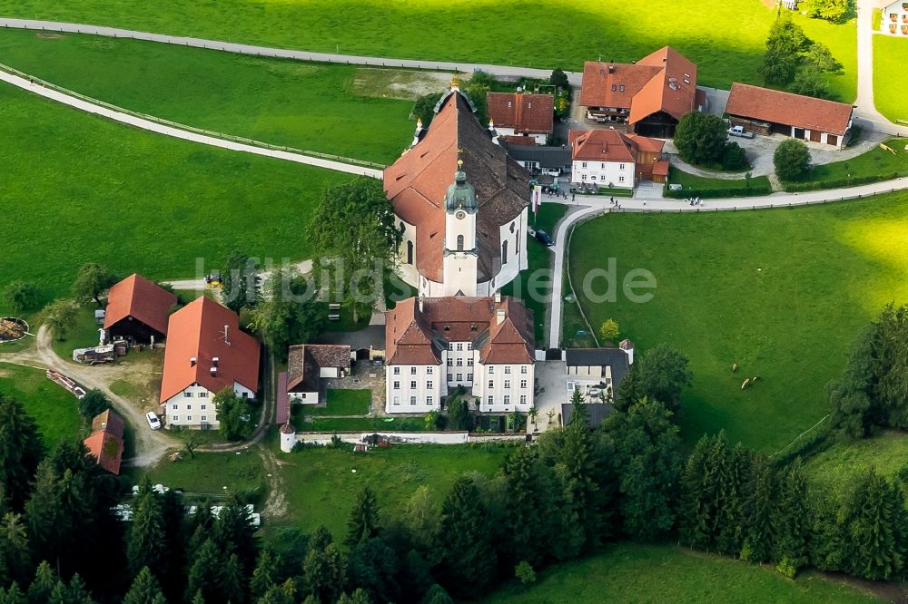 Luftaufnahme Steingaden - Kirchengebäude der Wieskirche im Ortsteil Wies in Steingaden im Bundesland Bayern