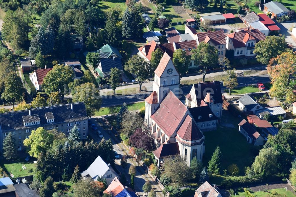 Luftaufnahme Wriezen - Kirchengebäude in Wriezen im Bundesland Brandenburg, Deutschland