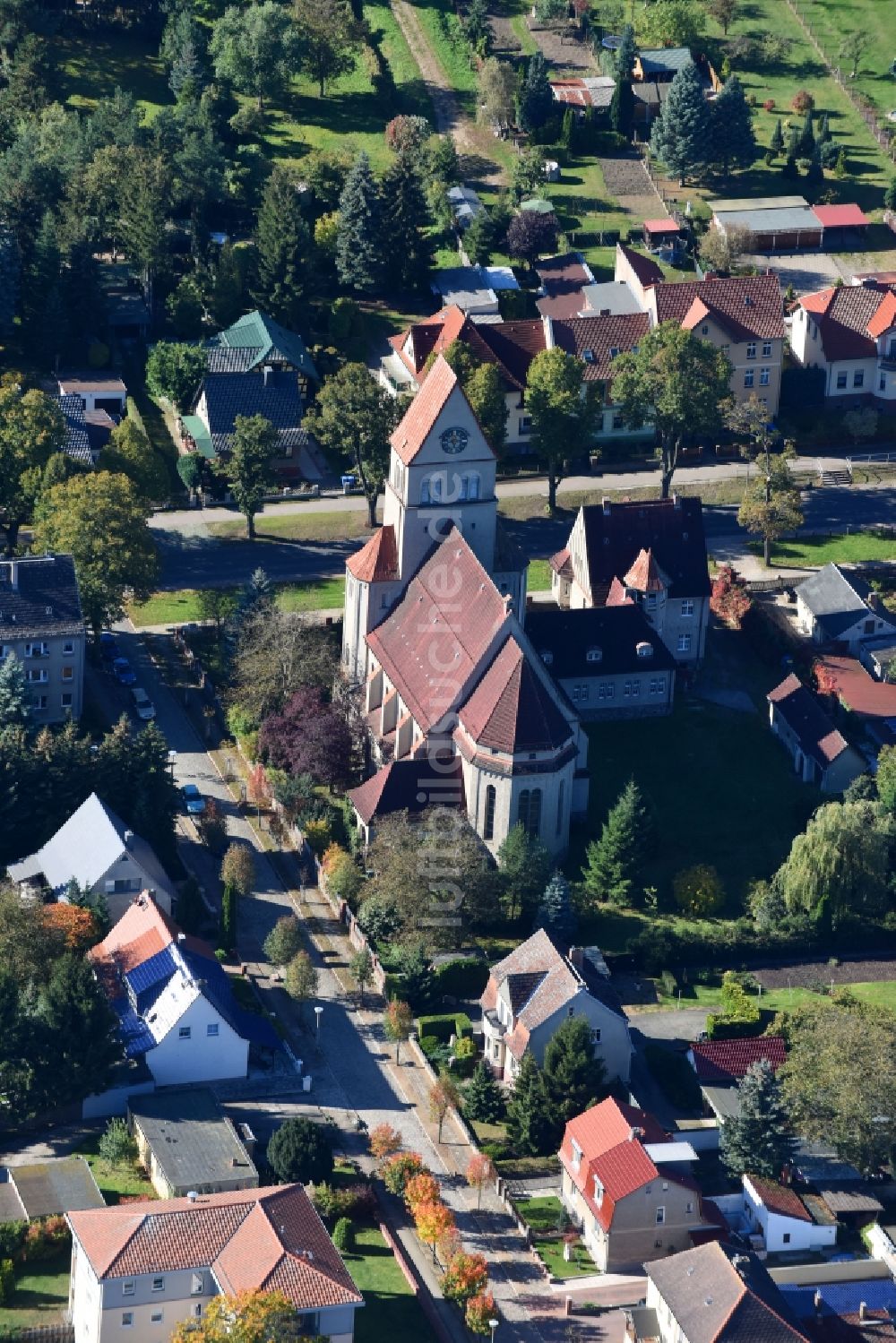 Wriezen von oben - Kirchengebäude in Wriezen im Bundesland Brandenburg, Deutschland