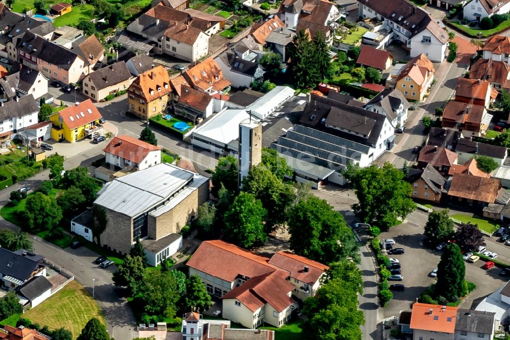 Kippenheim von oben - Kirchengebäudein Kippenheim im Bundesland Baden-Württemberg, Deutschland