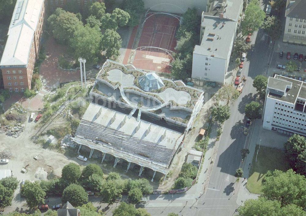 Berlin - Wilmersdorf aus der Vogelperspektive: Kirchenneubau an der Pfalzburger Straße in Berlin-Wilmersdorf