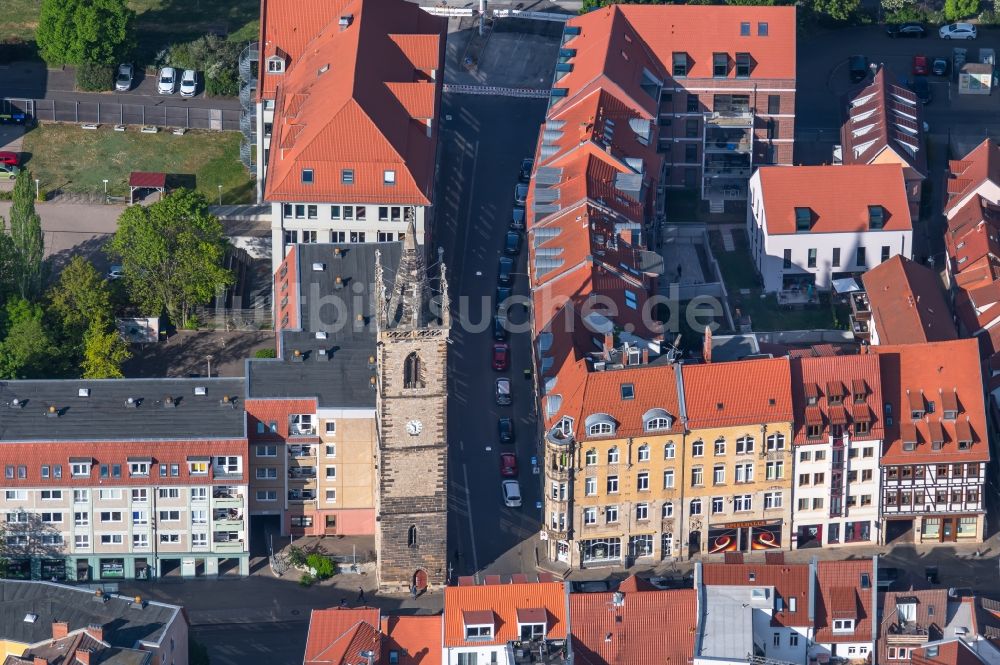 Erfurt von oben - Kirchenturm Johannesturm an der Johannesstraße in Erfurt im Bundesland Thüringen, Deutschland