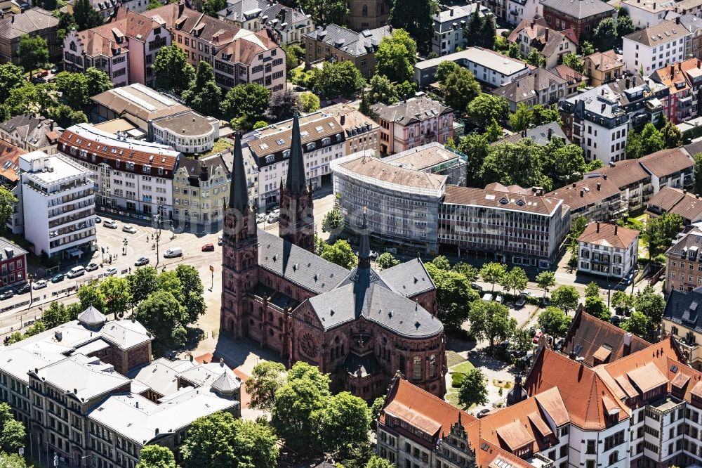 Luftbild Freiburg im Breisgau  Kirchenturm am Kirchengebäude der