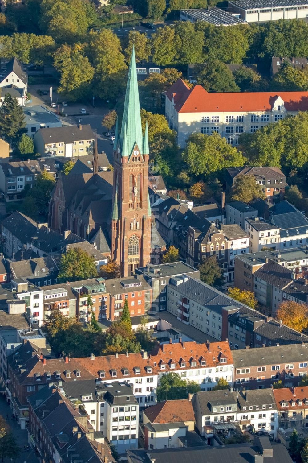 Gladbeck aus der Vogelperspektive: Kirchenturm am Kirchengebäude der Propsteikirche St.Lamberti in Gladbeck im Bundesland Nordrhein-Westfalen