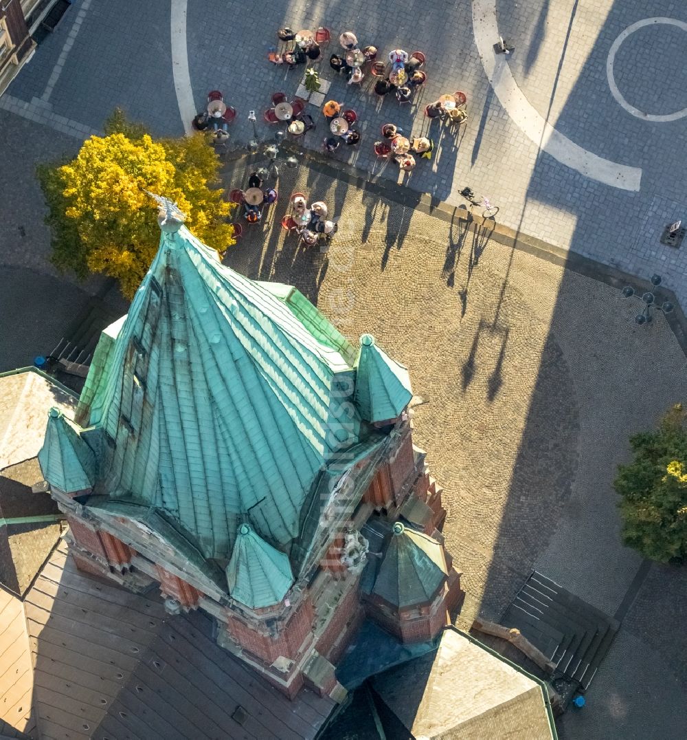 Gladbeck von oben - Kirchenturm am Kirchengebäude der Propsteikirche St.Lamberti in Gladbeck im Bundesland Nordrhein-Westfalen