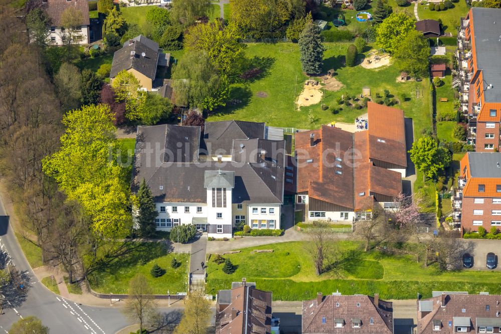 Herne aus der Vogelperspektive: Kirchgemeinde Lutherhaus - Ev. Petrus-Kirchengemeinde Herne in Herne im Bundesland Nordrhein-Westfalen, Deutschland