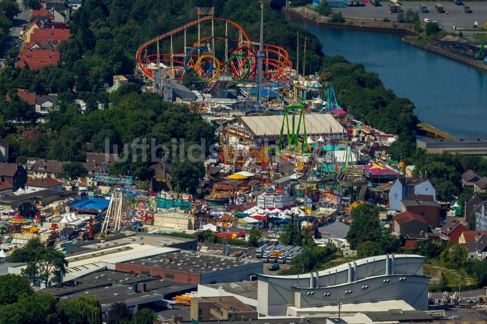 Herne aus der Vogelperspektive: Kirmes - und Rummel- Veranstaltungsgelände beim Volksfest Cranger Kirmes in Herne im Bundesland Nordrhein-Westfalen