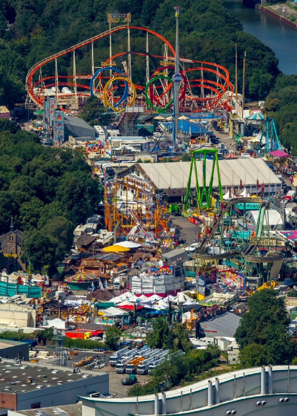 Luftaufnahme Herne - Kirmes - und Rummel- Veranstaltungsgelände beim Volksfest Cranger Kirmes in Herne im Bundesland Nordrhein-Westfalen