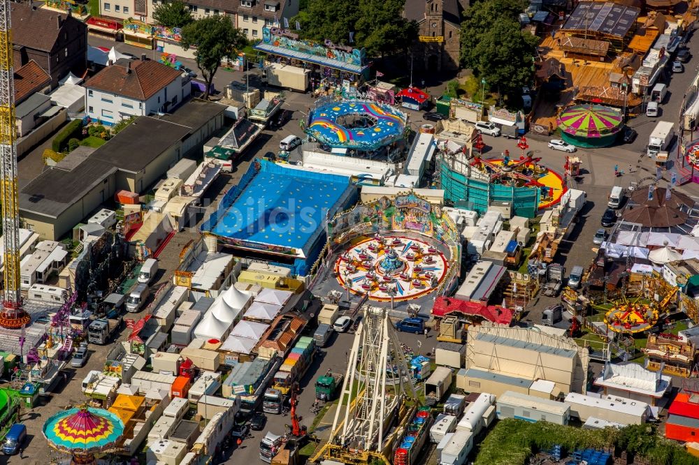 Herne aus der Vogelperspektive: Kirmes - und Rummel- Veranstaltungsgelände beim Volksfest Cranger Kirmes in Herne im Bundesland Nordrhein-Westfalen