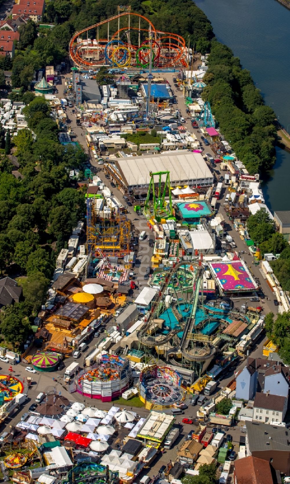 Luftaufnahme Herne - Kirmes - und Rummel- Veranstaltungsgelände beim Volksfest Cranger Kirmes in Herne im Bundesland Nordrhein-Westfalen