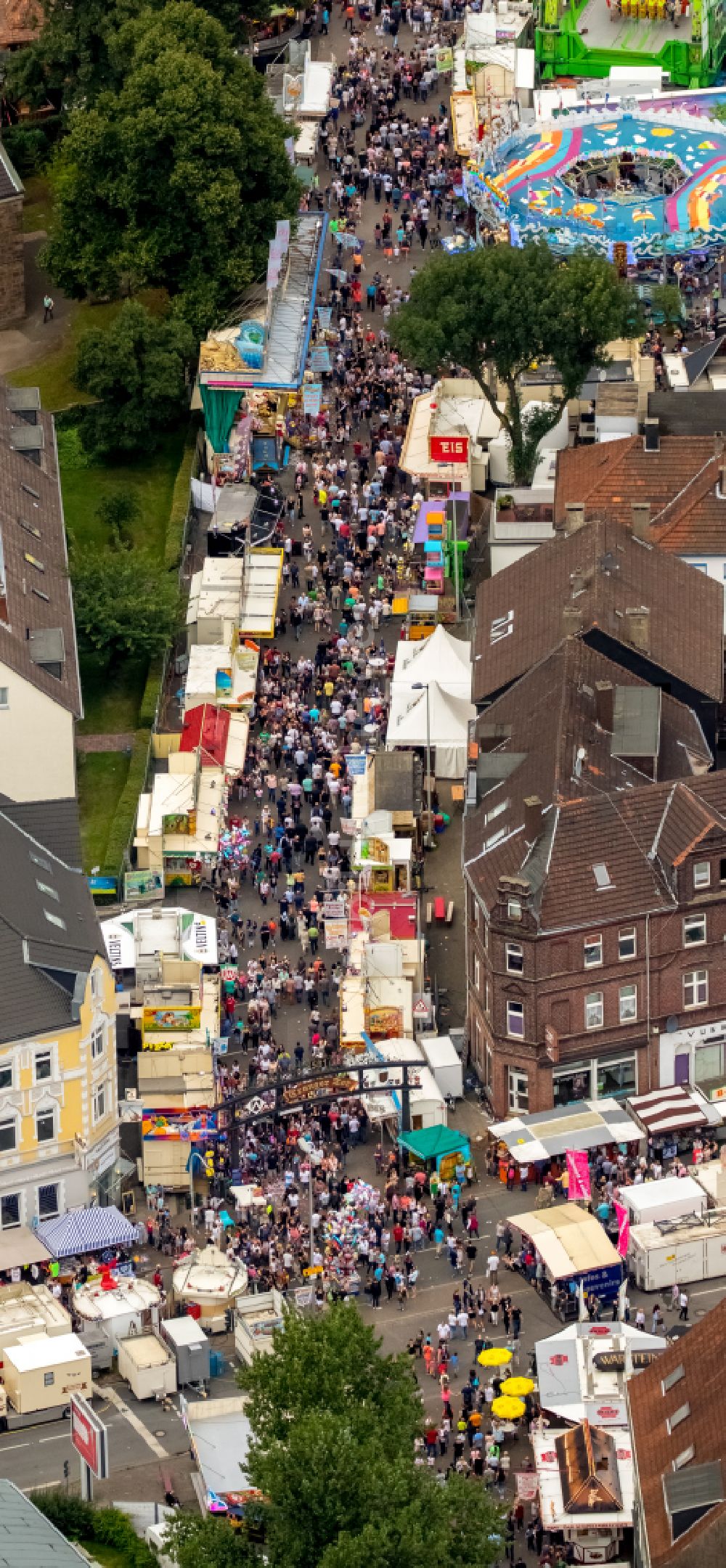 Herne aus der Vogelperspektive: Kirmes - und Rummel- Veranstaltungsgelände beim Volksfest Cranger Kirmes in Herne im Bundesland Nordrhein-Westfalen