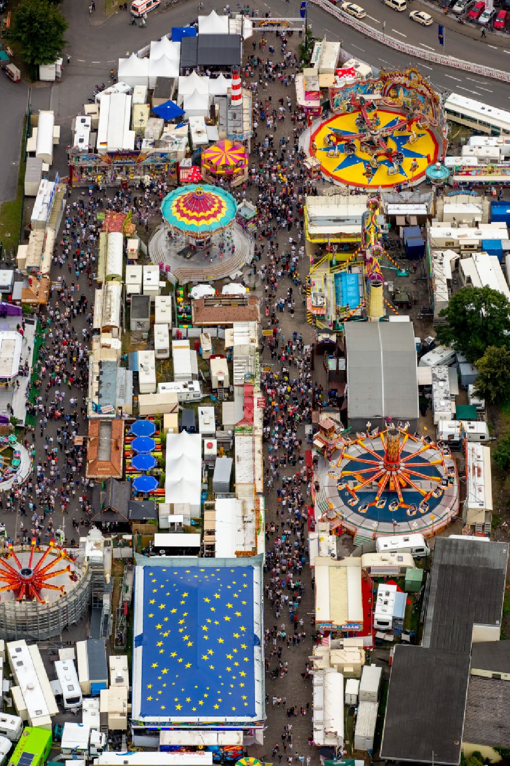 Herne aus der Vogelperspektive: Kirmes - und Rummel- Veranstaltungsgelände beim Volksfest Cranger Kirmes in Herne im Bundesland Nordrhein-Westfalen