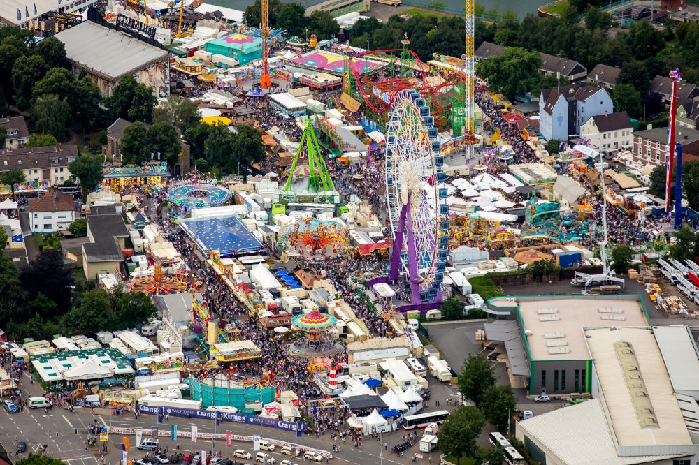 Luftaufnahme Herne - Kirmes - und Rummel- Veranstaltungsgelände beim Volksfest Cranger Kirmes in Herne im Bundesland Nordrhein-Westfalen