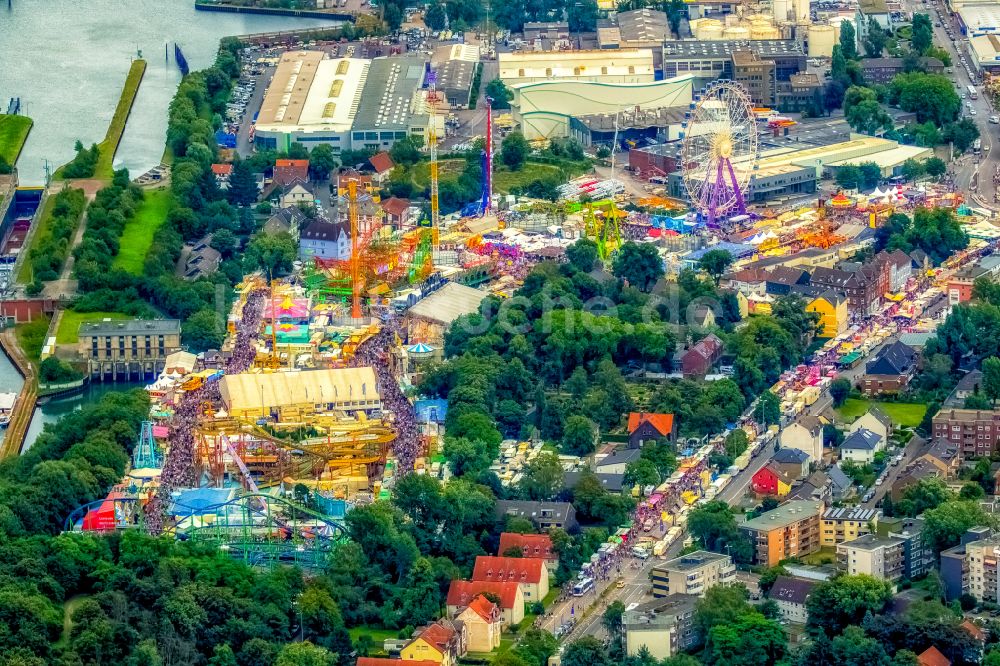 Herne aus der Vogelperspektive: Kirmes - und Rummel- Veranstaltungsgelände beim Volksfest Cranger Kirmes in Herne im Bundesland Nordrhein-Westfalen