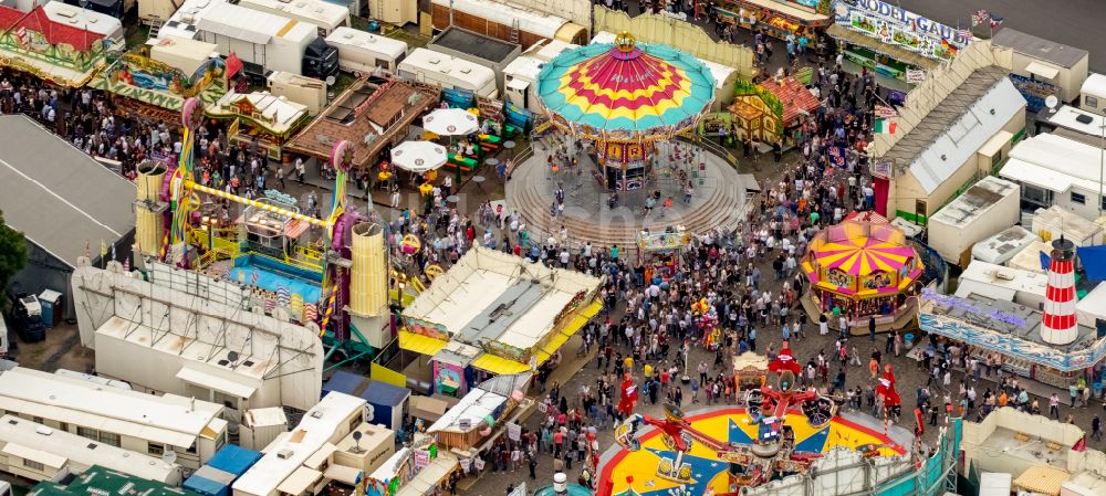 Herne von oben - Kirmes - und Rummel- Veranstaltungsgelände beim Volksfest Cranger Kirmes in Herne im Bundesland Nordrhein-Westfalen