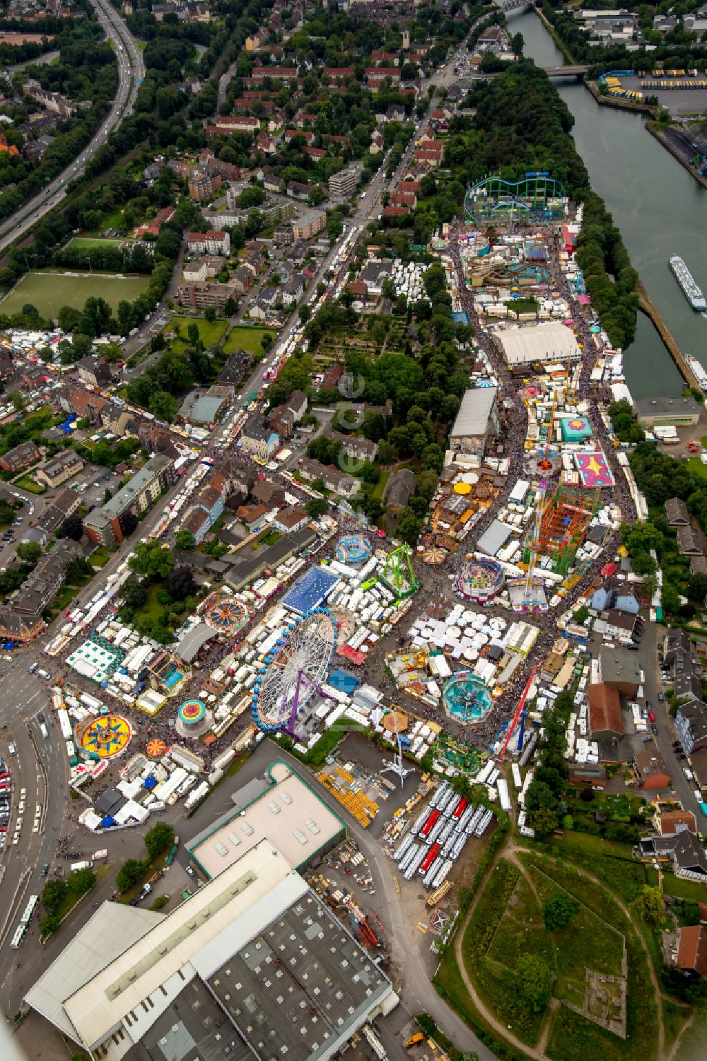 Luftbild Herne - Kirmes - und Rummel- Veranstaltungsgelände beim Volksfest Cranger Kirmes in Herne im Bundesland Nordrhein-Westfalen