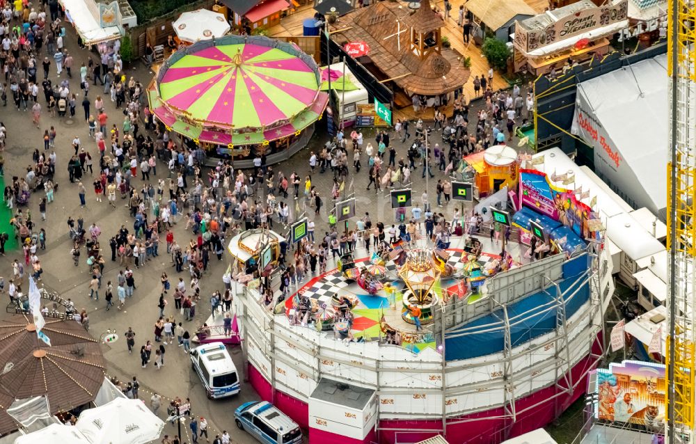 Herne von oben - Kirmes - und Rummel- Veranstaltungsgelände beim Volksfest Cranger Kirmes in Herne im Bundesland Nordrhein-Westfalen