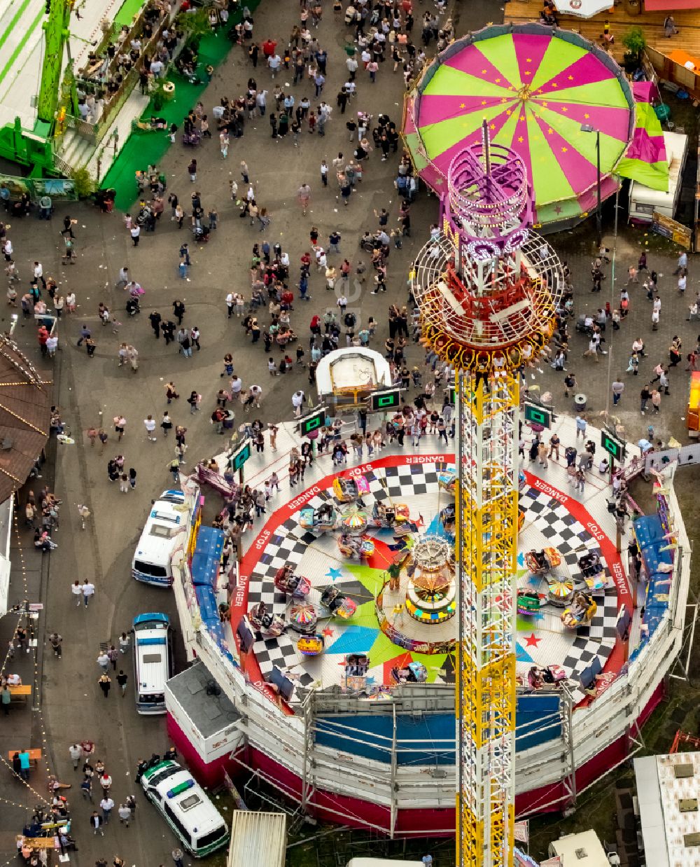 Herne aus der Vogelperspektive: Kirmes - und Rummel- Veranstaltungsgelände beim Volksfest Cranger Kirmes in Herne im Bundesland Nordrhein-Westfalen