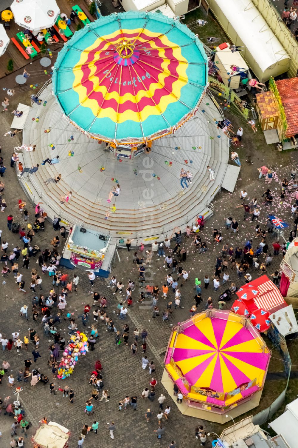 Luftbild Herne - Kirmes - und Rummel- Veranstaltungsgelände beim Volksfest Cranger Kirmes in Herne im Bundesland Nordrhein-Westfalen