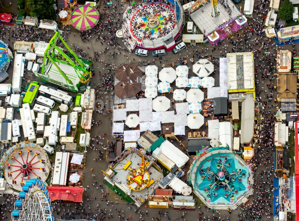 Herne von oben - Kirmes - und Rummel- Veranstaltungsgelände beim Volksfest Cranger Kirmes in Herne im Bundesland Nordrhein-Westfalen