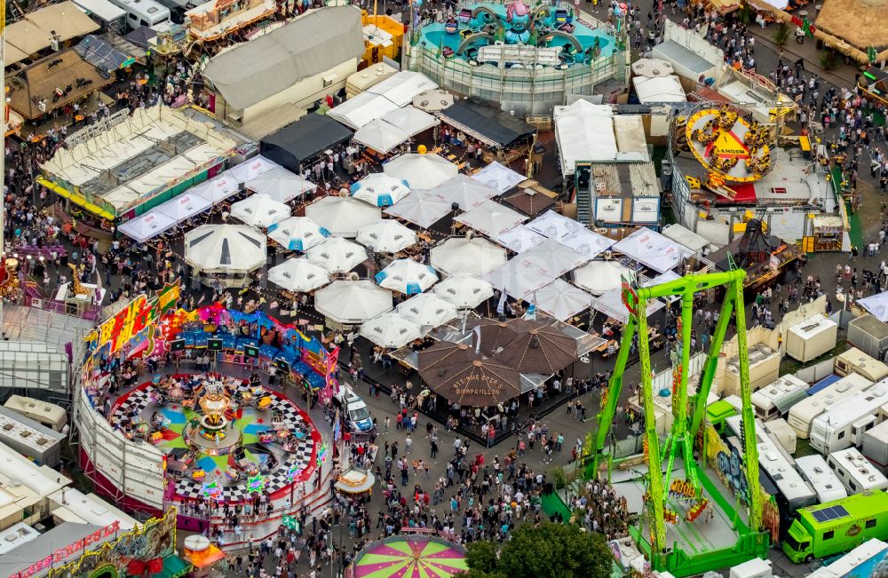 Herne aus der Vogelperspektive: Kirmes - und Rummel- Veranstaltungsgelände beim Volksfest Cranger Kirmes in Herne im Bundesland Nordrhein-Westfalen