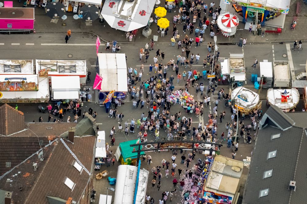 Luftaufnahme Herne - Kirmes - und Rummel- Veranstaltungsgelände beim Volksfest Cranger Kirmes in Herne im Bundesland Nordrhein-Westfalen