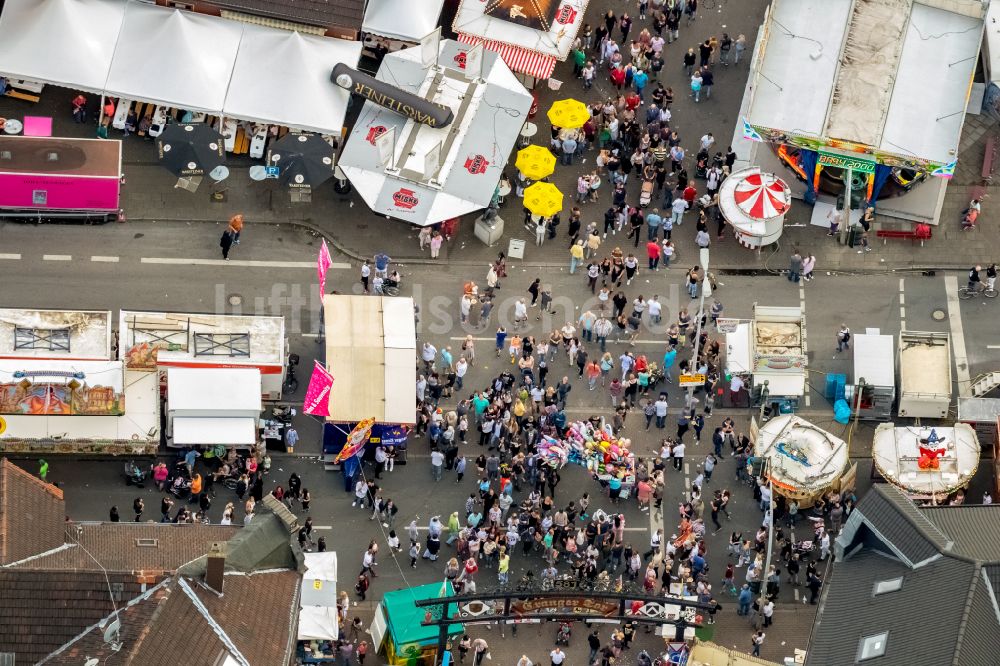 Herne von oben - Kirmes - und Rummel- Veranstaltungsgelände beim Volksfest Cranger Kirmes in Herne im Bundesland Nordrhein-Westfalen