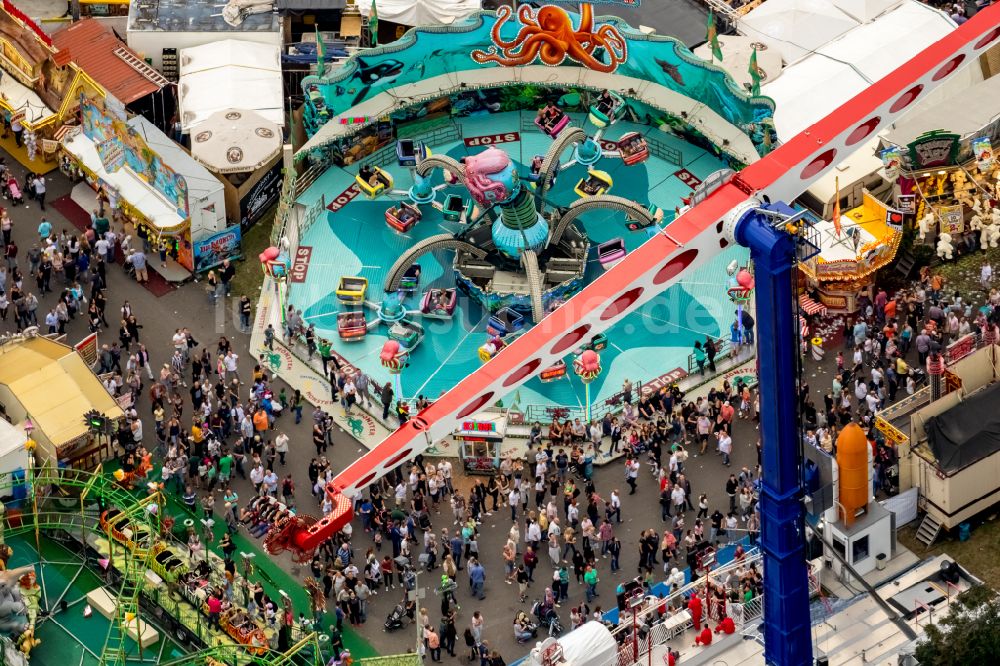 Herne aus der Vogelperspektive: Kirmes - und Rummel- Veranstaltungsgelände beim Volksfest Cranger Kirmes in Herne im Bundesland Nordrhein-Westfalen