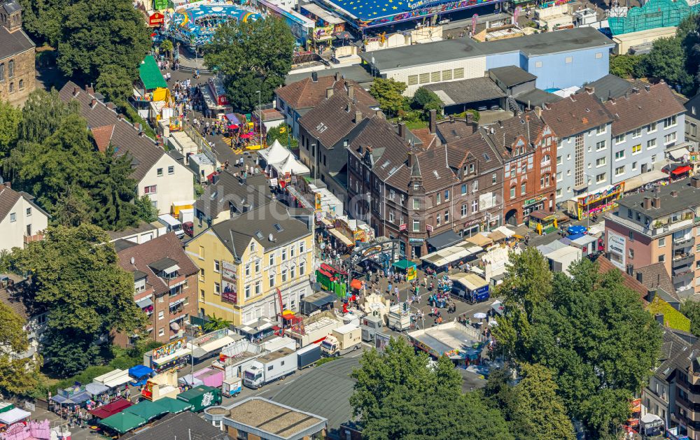 Herne von oben - Kirmes - und Rummel- Veranstaltungsgelände beim Volksfest Cranger Kirmes in Herne im Bundesland Nordrhein-Westfalen, Deutschland