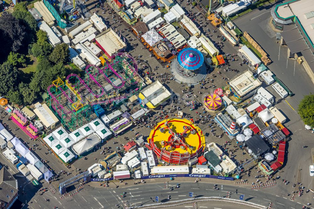 Herne von oben - Kirmes - und Rummel- Veranstaltungsgelände beim Volksfest Cranger Kirmes in Herne im Bundesland Nordrhein-Westfalen, Deutschland