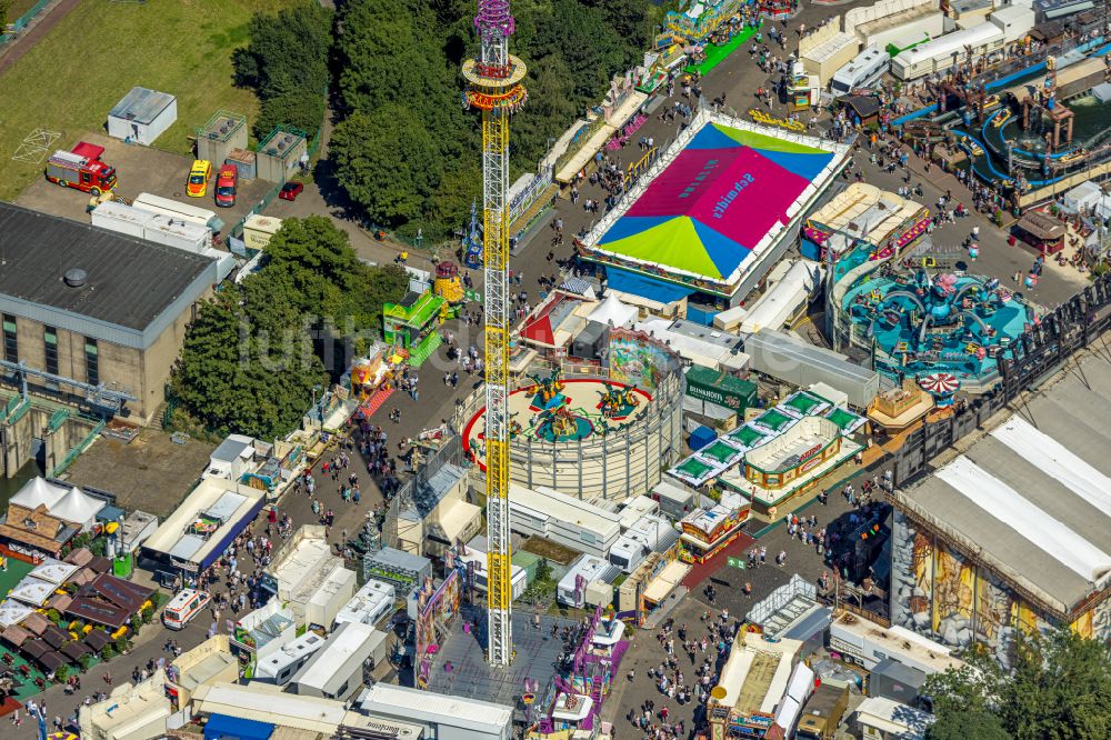 Herne aus der Vogelperspektive: Kirmes - und Rummel- Veranstaltungsgelände beim Volksfest Cranger Kirmes in Herne im Bundesland Nordrhein-Westfalen, Deutschland