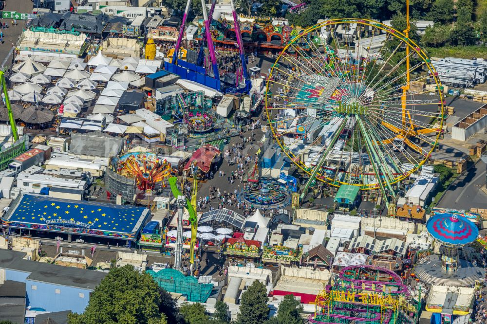 Luftaufnahme Herne - Kirmes - und Rummel- Veranstaltungsgelände beim Volksfest Cranger Kirmes in Herne im Bundesland Nordrhein-Westfalen, Deutschland