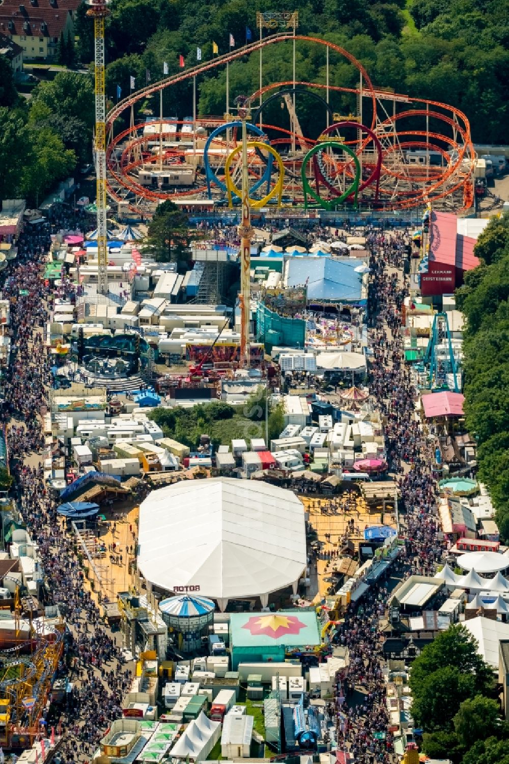 Herne von oben - Kirmes - und Rummel- Veranstaltungsgelände beim Volksfest Cranger Kirmes im Ortsteil Cranger in Herne im Bundesland Nordrhein-Westfalen - NRW, Deutschland