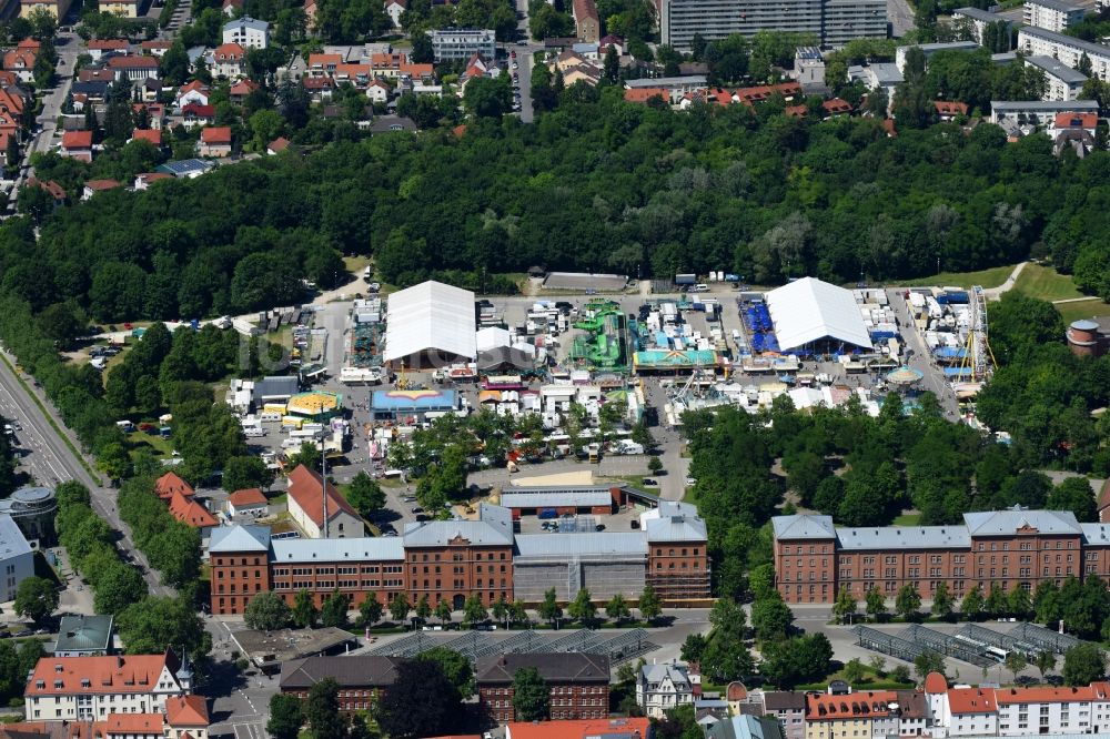 Ingolstadt aus der Vogelperspektive: Kirmes - und Rummel- Veranstaltungsgelände beim Volksfest Festplatz Dreizehnerstraße in Ingolstadt im Bundesland Bayern, Deutschland