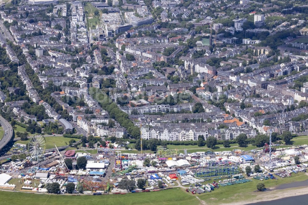 Luftaufnahme Düsseldorf - Kirmes - und Rummel- Veranstaltungsgelände beim Volksfest Festwiese Oberkassel auf den Rheinwiesen am Rhein - Ufer in Düsseldorf im Bundesland Nordrhein-Westfalen, Deutschland