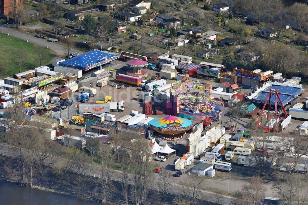 Luftaufnahme Magdeburg - Kirmes - und Rummel- Veranstaltungsgelände beim Volksfest Frühjahrsmesse im Ortsteil Werder in Magdeburg im Bundesland Sachsen-Anhalt, Deutschland