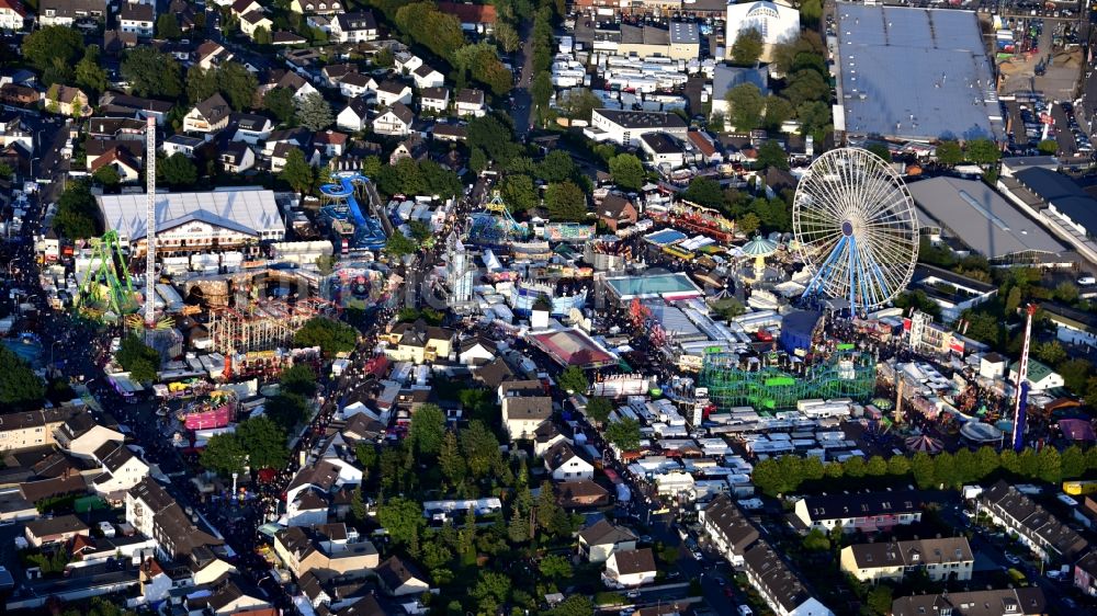 Bonn von oben - Kirmes - und Rummel- Veranstaltungsgelände beim Volksfest auf dem Markt im Ortsteil Pützchen-Bechlinghoven in Bonn im Bundesland Nordrhein-Westfalen, Deutschland