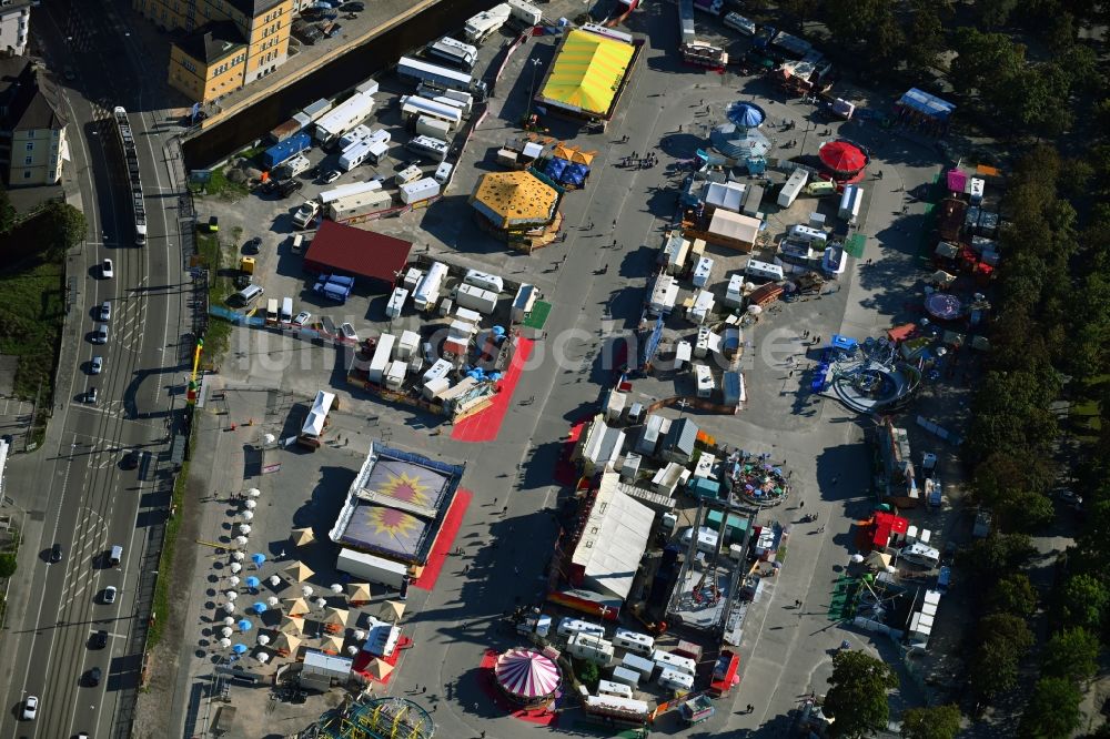 Luftaufnahme Augsburg - Kirmes - und Rummel- Veranstaltungsgelände beim Volksfest auf dem Plärrer im Ortsteil Stadtjägerviertel in Augsburg im Bundesland Bayern, Deutschland