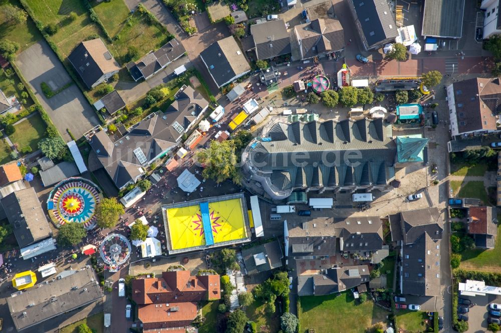 Luftbild Hattingen - Kirmes - und Rummel- Veranstaltungsgelände beim Volksfest rund um den Dom in Hattingen im Bundesland Nordrhein-Westfalen