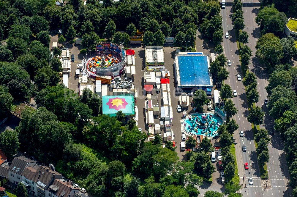 Mülheim an der Ruhr aus der Vogelperspektive: Kirmes - und Rummel- Veranstaltungsgelände beim Volksfest Saarner Kirmes 2016 in Mülheim an der Ruhr im Bundesland Nordrhein-Westfalen