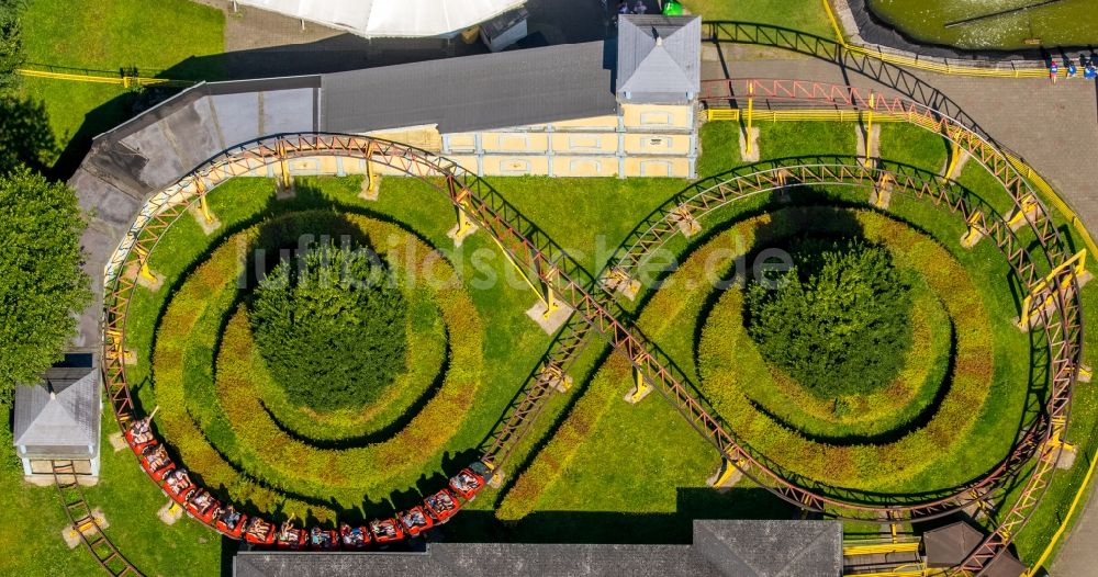 Bottrop aus der Vogelperspektive: Kirmes - und Rummel- Veranstaltungsgelände beim Volksfest im Schloßpark Am Dornbusch in Bottrop im Bundesland Nordrhein-Westfalen