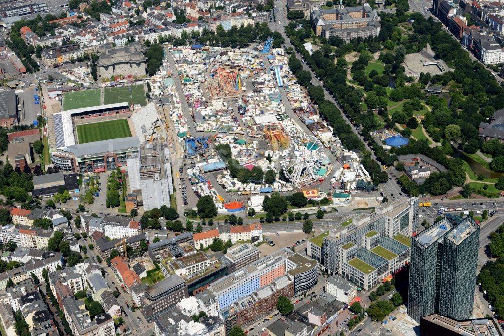 Luftaufnahme Hamburg - Kirmes - und Rummel- Veranstaltungsgelände Dom in Hamburg