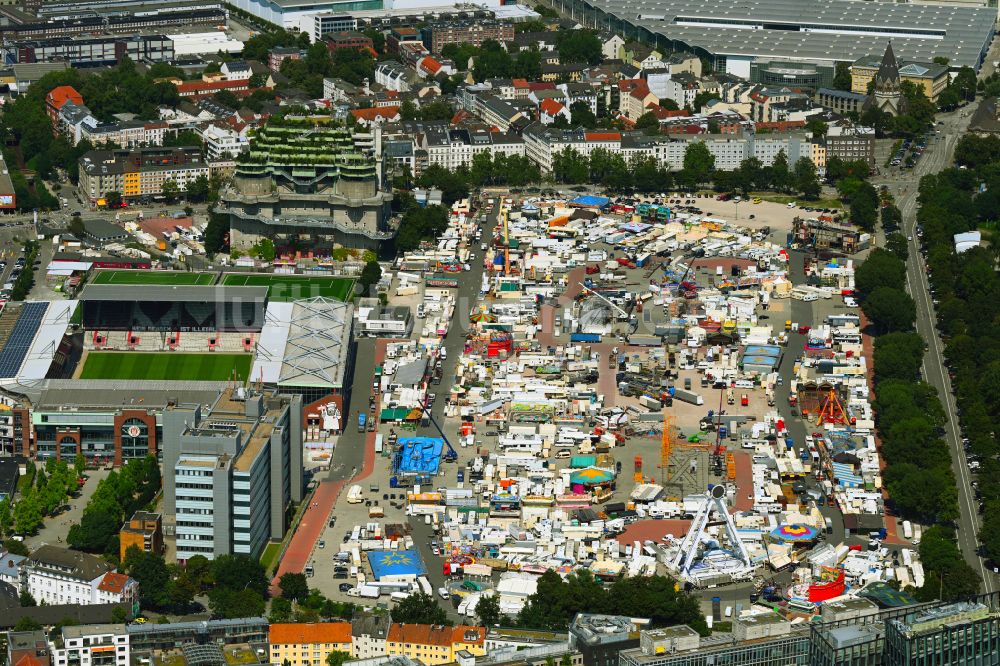 Hamburg aus der Vogelperspektive: Kirmes - und Rummel- Veranstaltungsgelände des Heiligengeistfeld des Hamburger Dom im Karolinenviertel in Hamburg