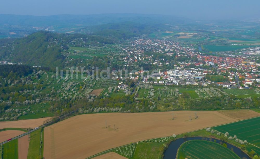 Witzenhausen aus der Vogelperspektive: Kirschblüte im Werratal in Witzenhausen im Bundesland Hessen, Deutschland