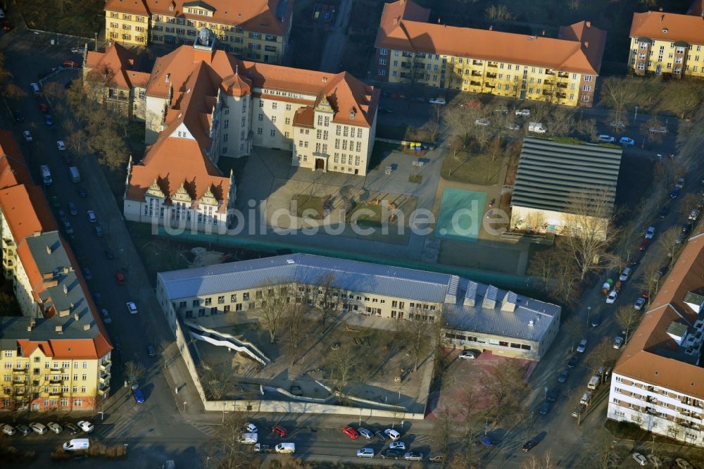 Luftaufnahme Berlin - Kita und Schulgelände an der Griechischen Allee in Berlin Oberschöneweide