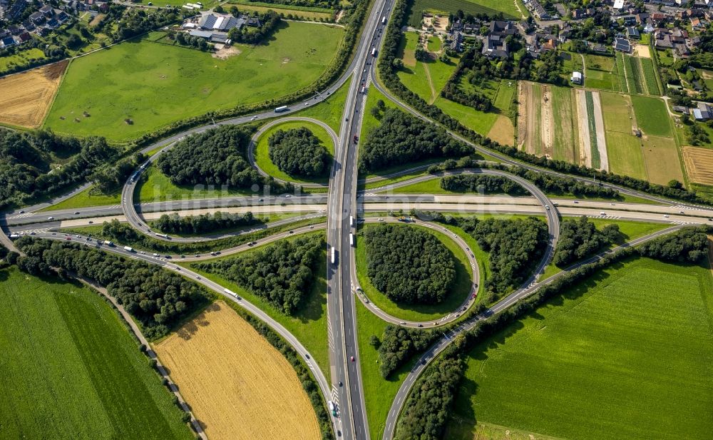 Luftaufnahme Mönchengladbach - Kleeblatt am Autobahnkreuz der BAB Bundesautobahn A61 - A52 bei Mönchengladbach im Bundesland Nordrhein-Westfalen