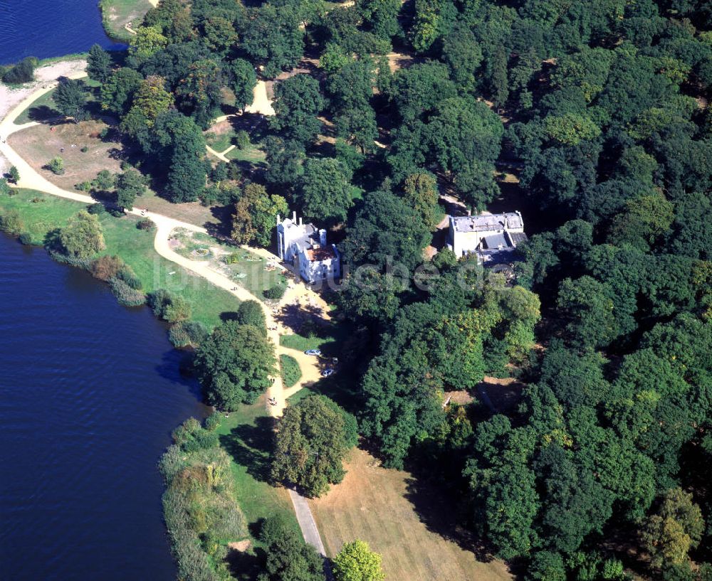 Luftaufnahme Potsdam Babelsberg - Kleines Schloss und Marstall im Park Babelsberg in Potsdam