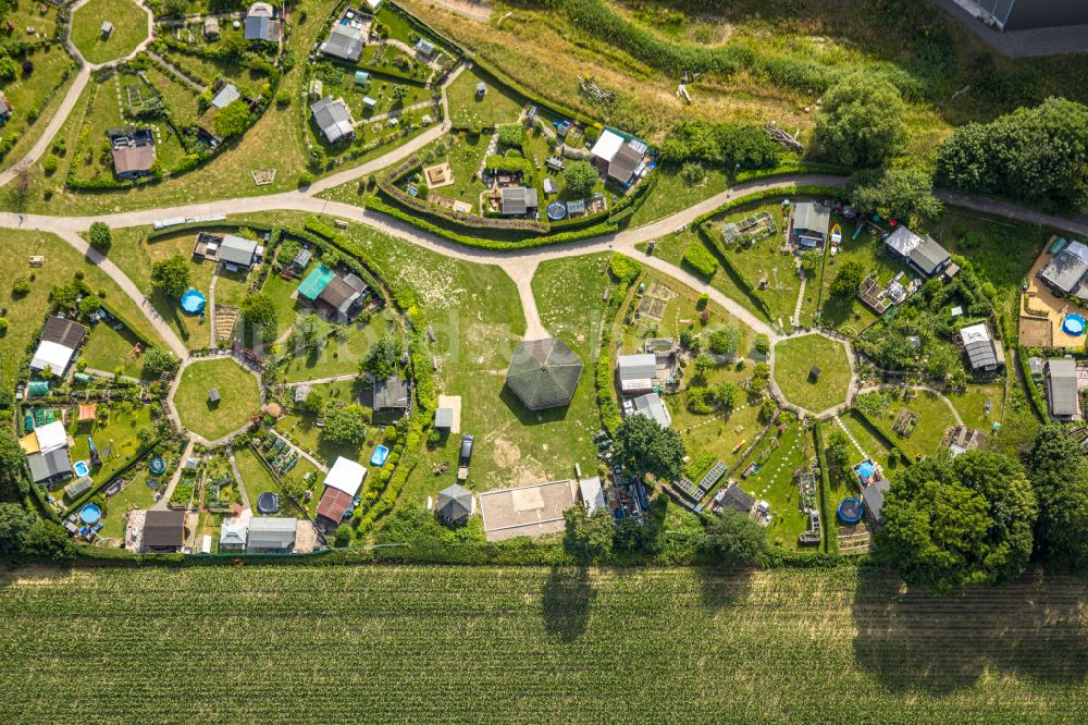 Dortmund aus der Vogelperspektive: Kleingartenanlagen und Bungalowsiedelung der Kleingartenanlage Mellmausland in Dortmund im Bundesland Nordrhein-Westfalen, Deutschland